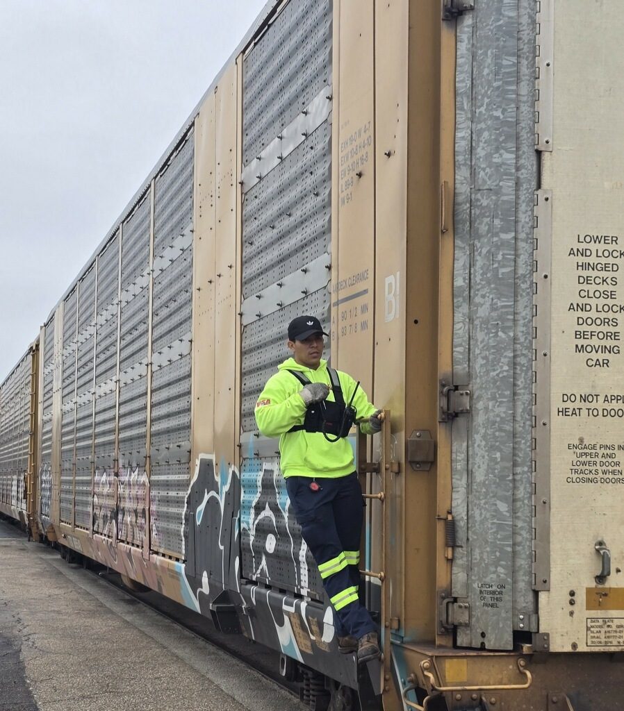 Inspecting an autorack railcar