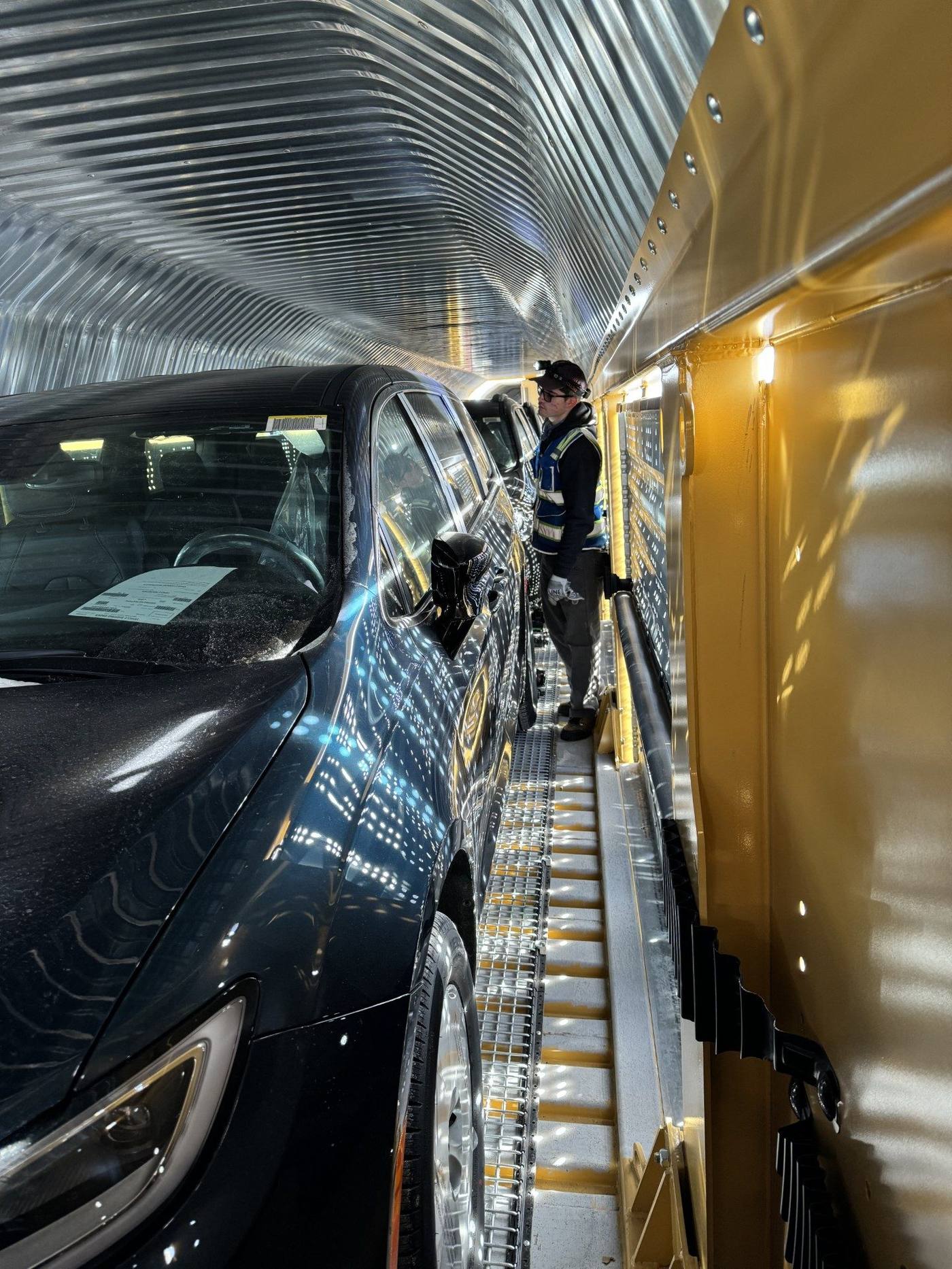 USA Rail operator working an autorack railcar